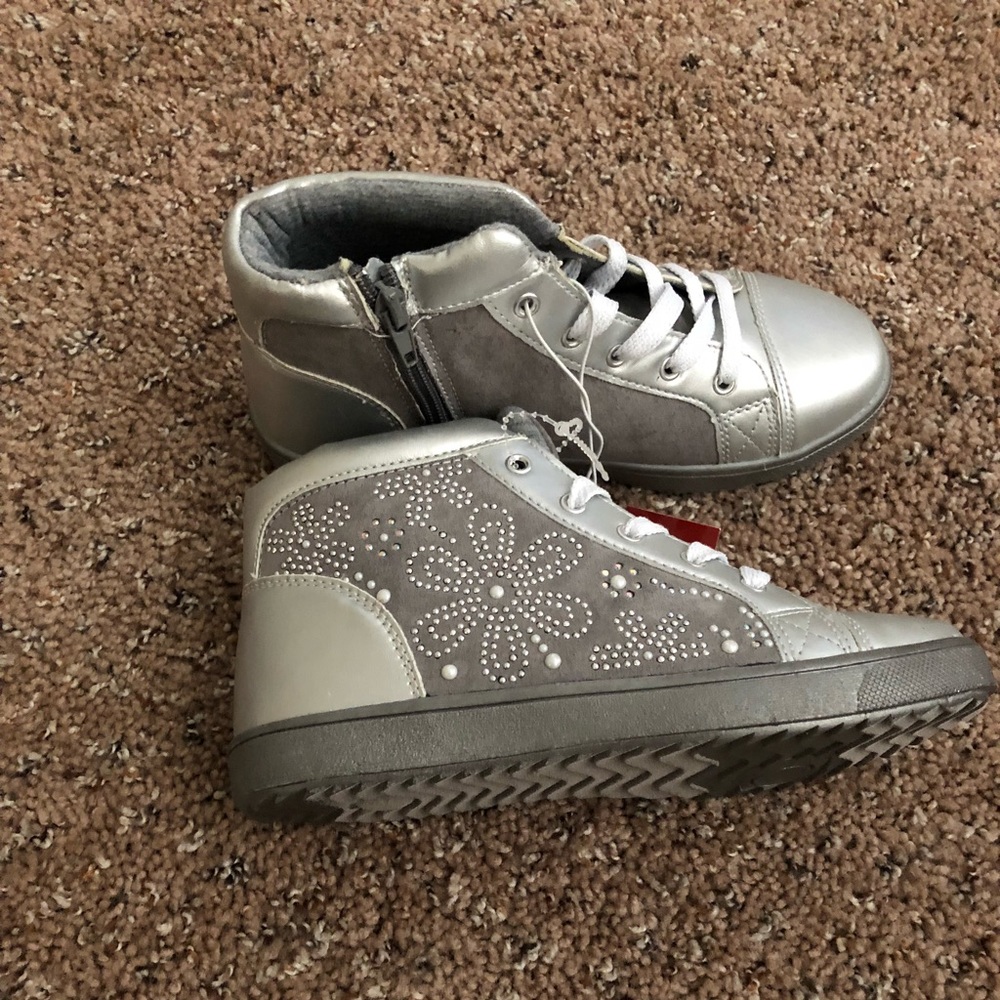 Never worn size 3 girls shoes
